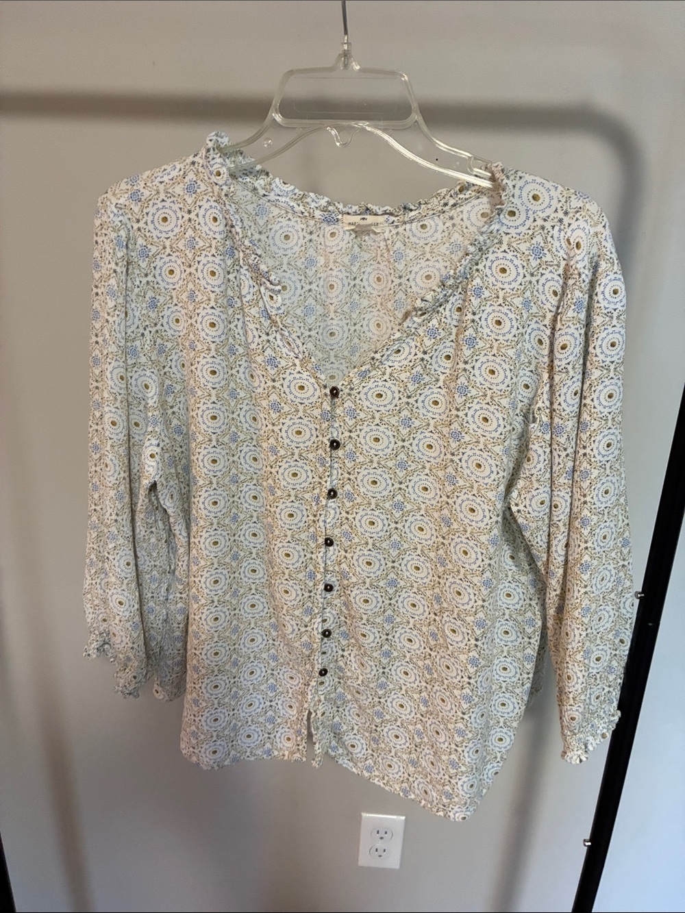 Mason & Belle Women's Light Blue Floral Button-Front Blouse